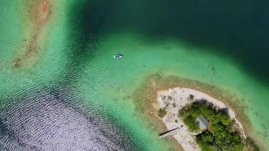 Muhteşem Eibsee Bavyera 'da Alman Alplerinde yukarıdan