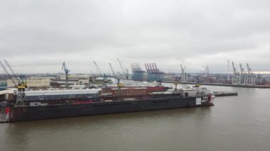 Hamburg Limanı üzerinde uçuş
