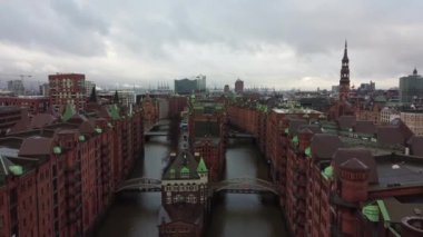 Hamburg 'da Speicherstadt adında ünlü bir depo bölgesi.