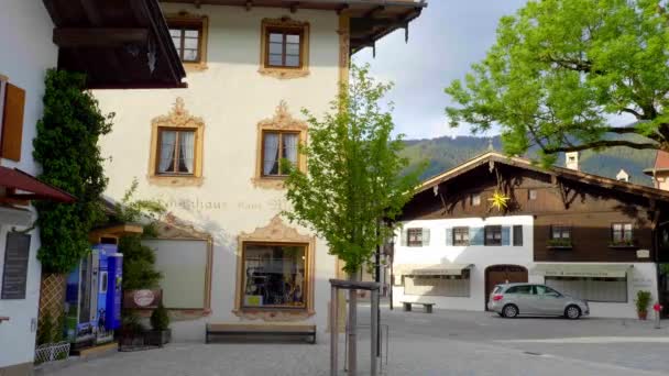 Distrito Histórico de Oberammergau - OBERAMMERGAU, BAVARIA - 26 de maio de 2020 — Vídeo de Stock