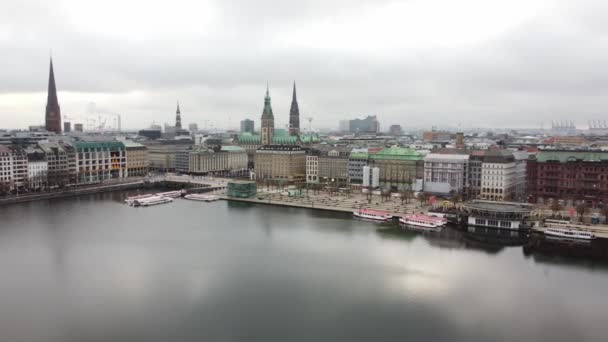 Красивый центр Гамбурга с рекой Альстер — стоковое видео