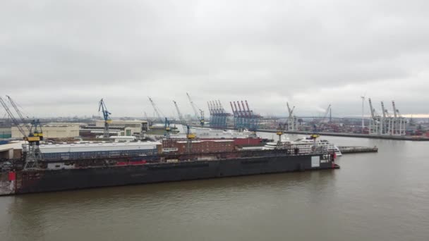 Flug über den Hamburger Hafen — Stockvideo