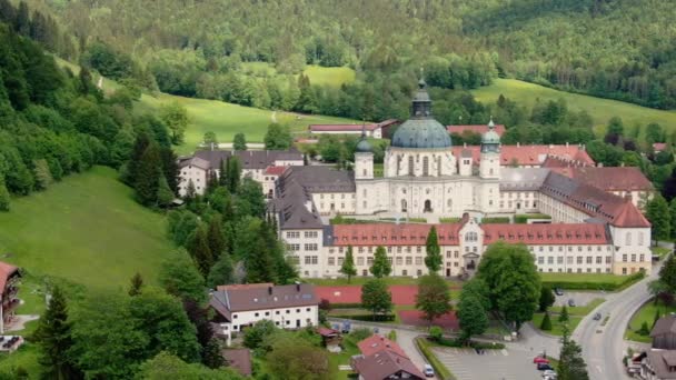 Vista aérea de la abadía de Ettal en Baviera Alemania — Vídeo de stock