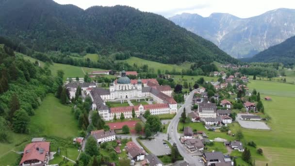 Vista aérea de la abadía de Ettal en Baviera Alemania — Vídeos de Stock