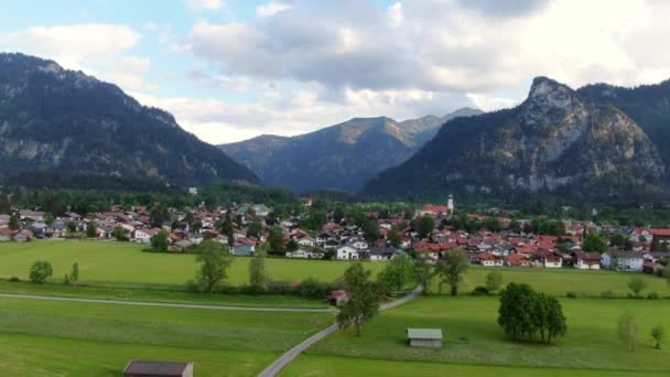 Luftaufnahme der Stadt Oberammergau in Bayern Deutschland — Stockvideo