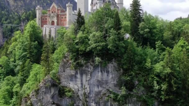 Das berühmte Schloss Neuschwanstein in Bayern
