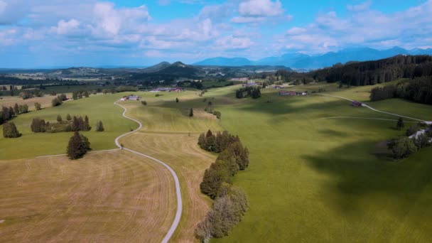 飞越德国阿尔卑斯山巴伐利亚阿尔高美丽的乡村风景 — 图库视频影像