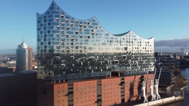 Vol autour de la salle de concert Elbphilharmonie à Hambourg - HAMBURG, ALLEMAGNE - 25 DÉCEMBRE 2020 — Video