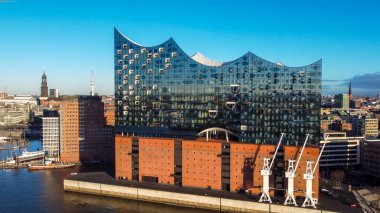 Limandaki ünlü Hamburg Konser Salonu Elbphilharmonie HAMBURG, ALMANY - 25 ARALIK 2020