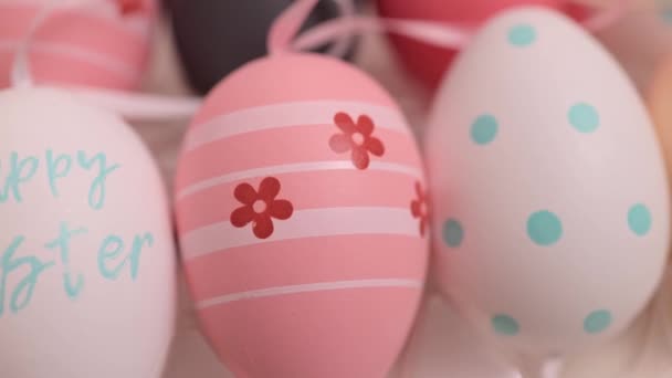 Hermosos huevos de Pascua para la decoración — Vídeo de stock