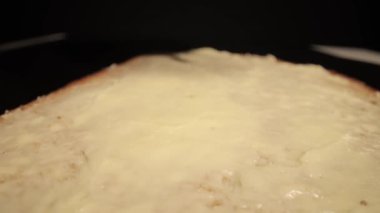 Tereyağlı ve ballı ekmek dilimi