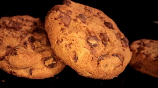 Biscoitos americanos com chips de chocolate — Vídeo de Stock