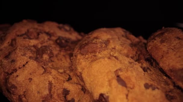 Αμερικάνικα μπισκότα με κομματάκια σοκολάτας — Αρχείο Βίντεο