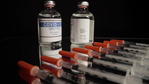 Injections de vaccin contre Covid-19 en gros plan — Video