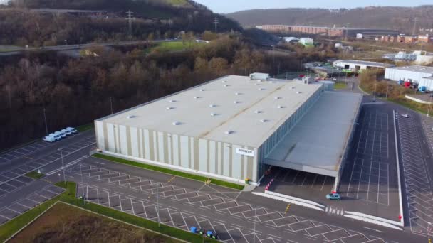 Amazon Logistics Center v Německu - VOELKLINGEN, NĚMECKO - FEBRUARY 22, 2020 — Stock video