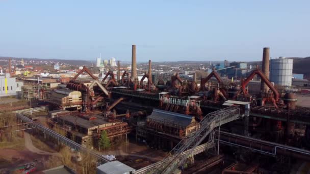 Старая фабрика в Германии - объект всемирного наследия под названием Voelklinger Huette — стоковое видео