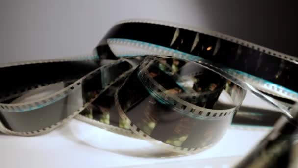 Fondo de la película - 35mm tira de película vista macro — Vídeo de stock