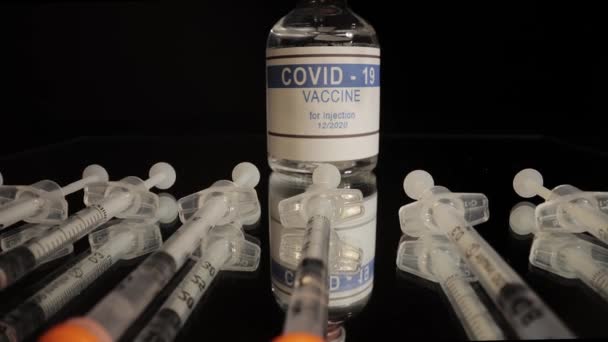 Vaccin Covid-19 et seringues prêts à l'emploi — Video