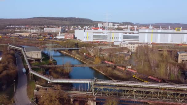 Enorme planta industrial para la producción de acero - llamada Saarstahl - VOELKLINGEN, ALEMANIA - 22 DE FEBRERO DE 2020 — Vídeos de Stock