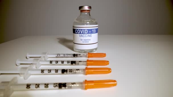 Covid-19 vaccine and syringes ready for use — Stock Video