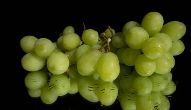 Bir demet yeşil üzüm - yakın çekim