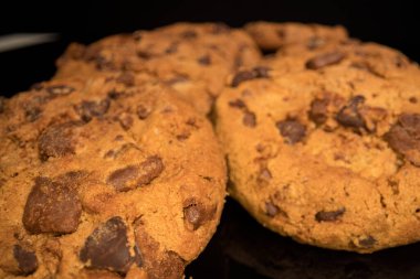 Çikolata parçalı Amerikan kurabiyeleri