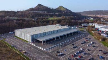 Almanya 'daki Amazon Lojistik Merkezi - VOELKLINGEN, GERMANY - 22 Şubat 2020