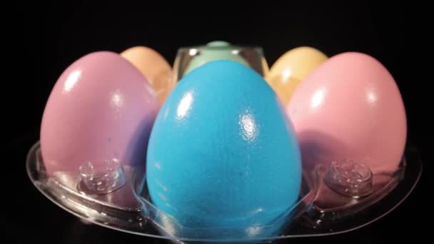 Una variedad de coloridos huevos de Pascua — Vídeos de Stock