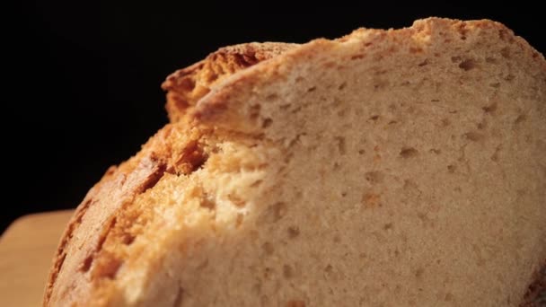 Pão de pão recentemente assado - tiro de perto — Vídeo de Stock