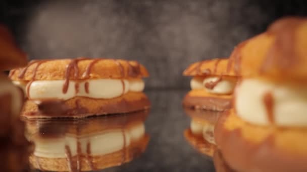 Lahodné krémové sušenky v detailu — Stock video