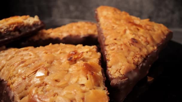 Segitiga kacang manis dengan almond - khusus Jerman — Stok Video