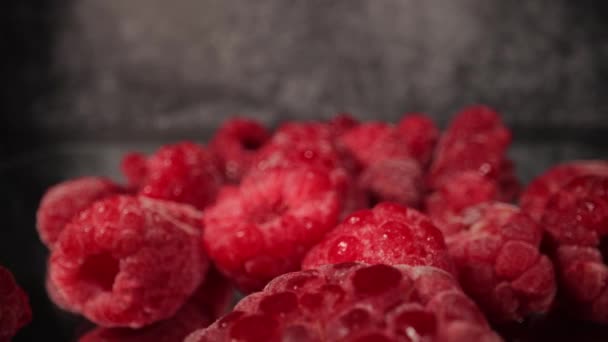 Raspberry beku dalam tembakan jarak dekat — Stok Video