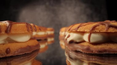 Lezzetli kremalı bisküviler yakın planda