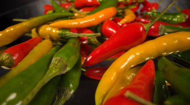 Macro, Rawit Chili biberlerini yakın planda çekti.