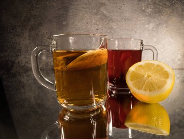 Yakın çekimde bir bardak çay.