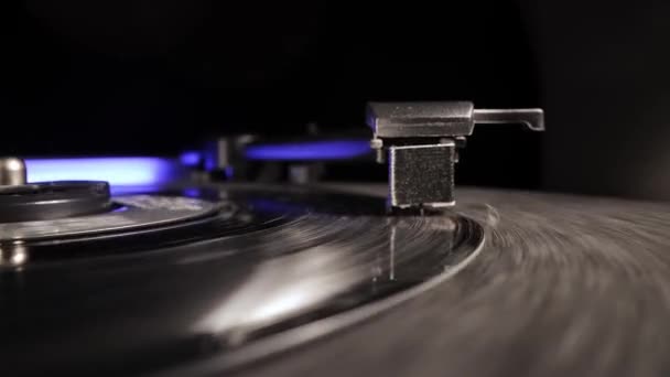 Vinyl record player in close-up — Stock Video