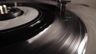 Yakın planda vinil kaydedici