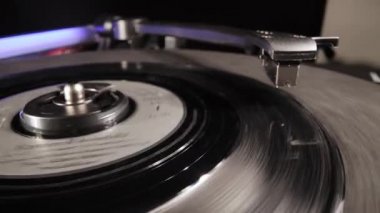 Yakın planda vinil kaydedici