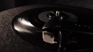 Yakın planda vinil kaydedici