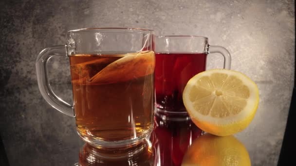 Szemüveg Tea különböző ízek közelről — Stock videók