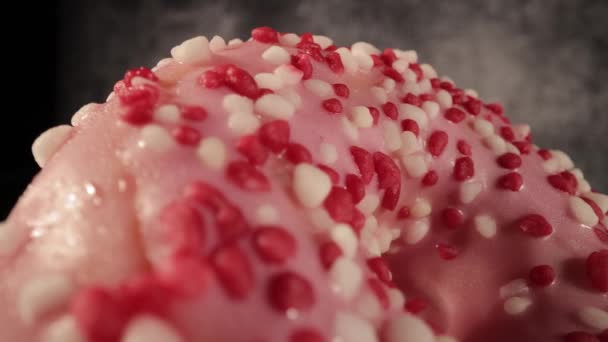 Doce donuts em close-up vista - macro tiro — Vídeo de Stock
