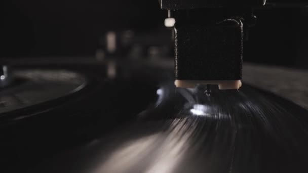 Reproductor de vinilo en primer plano — Vídeos de Stock