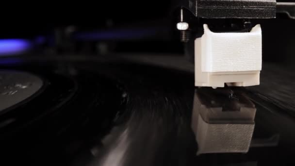 Vinyl record player in close-up — Stock Video