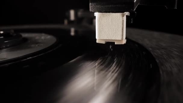 Record player needle in close-up view — Stock Video