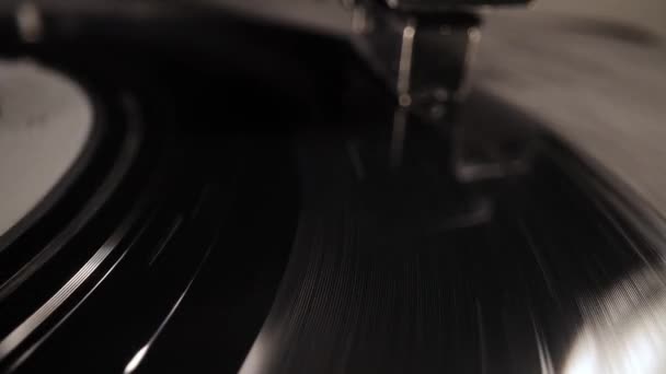 Vinyl platenspeler in close-up — Stockvideo