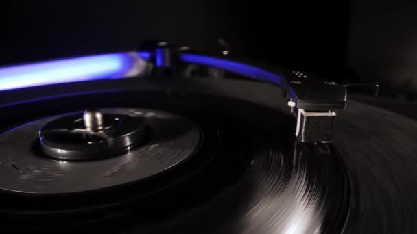 Vinyl record player in close-up — Stock Video