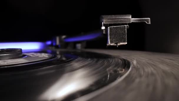 Needle touches down in a vinyl record — Stock Video