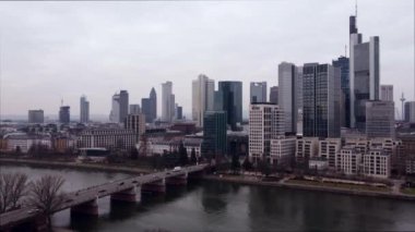 Frankfurt Almanya Skyline - finans bölgesi - FRANKFURT, GERMANY ŞEHRİ - 10 Mart 2021