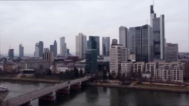 Frankfurt Almanya Skyline - finans bölgesi - FRANKFURT, GERMANY ŞEHRİ - 10 Mart 2021