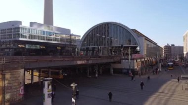 Berlin Alexanderplatz Tren İstasyonu - hava manzaralı - Berlin Şehri - 10 Mart 2021